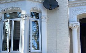 Super Central 2 Bed Flat